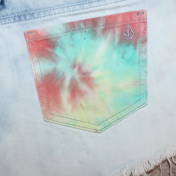 Volcom Daisy Dukes w/ Tie Dye Pocket - Picture 5 of 10